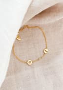 Initialen armband 3 bedels initialen en geboortesteen op maat geelgoud verguld gftd. jewelry