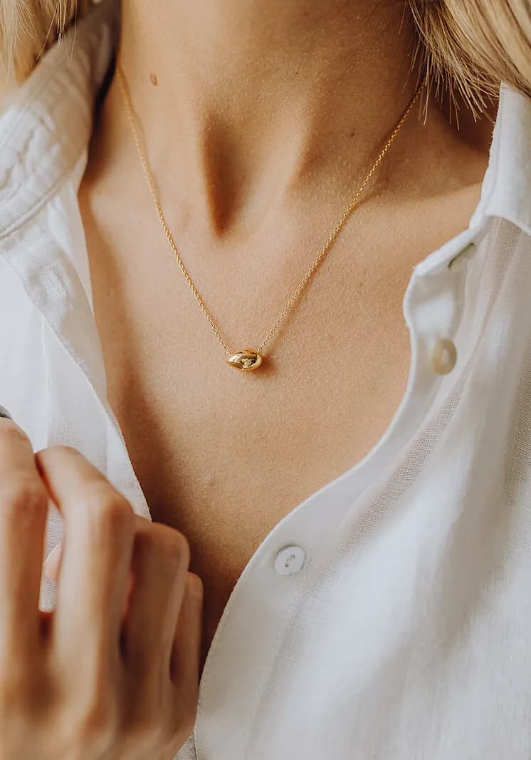Asjuweel 'Pearl' | Ashanger in parelvorm in zilver of goud | gftd. jewelry