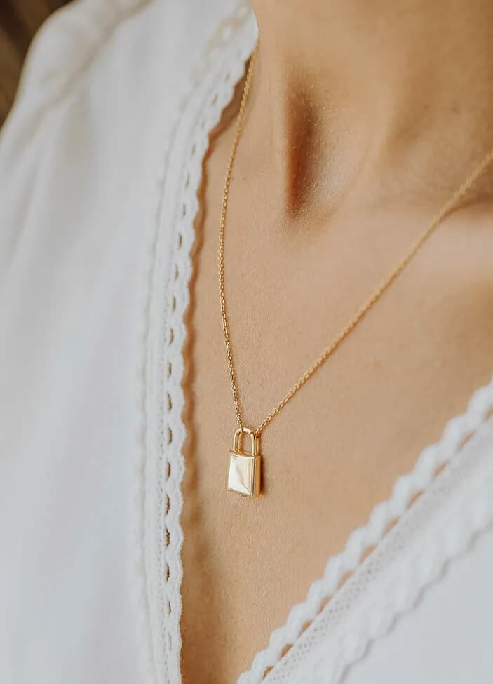 Asjuweel 'Lock' | Slotjesvormige ashanger met ketting in zilver of goud | gftd. jewelry