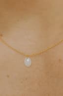 Moedermelkjuweel ketting ovale herinneringssteen 7x5mm gedragen geelgoud verguld gftd. jewelry