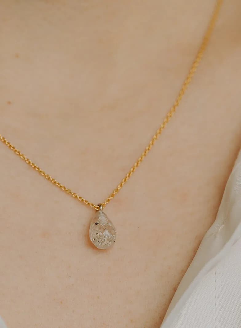Herinneringssteen ketting 'Druppel' | As omgevormd tot gefaceteerde druppel | gftd. jewelry