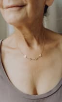 Gepersonaliseerde ketting 4 bedels initialen kinderen gedragen geelgoud verguld gftd. jewelry
