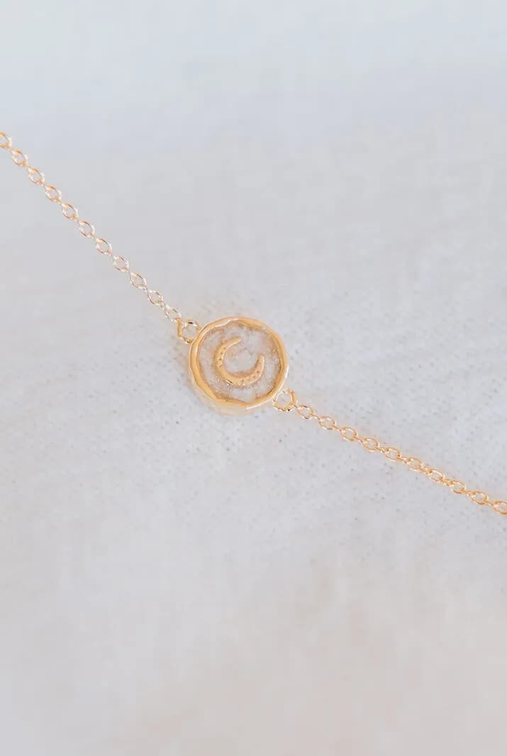 Asjuweel armband 'Hoefijzer' | As verwerkt in gelukssymbool aan de pols | gftd. jewelry