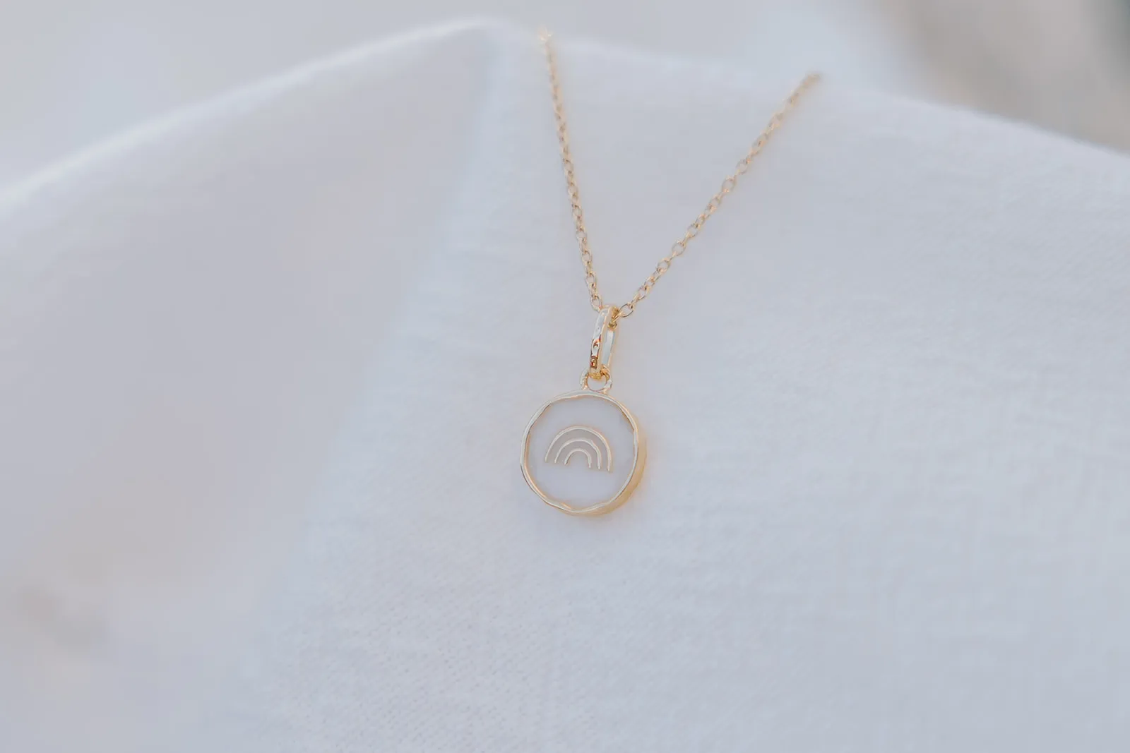 Moedermelk ketting 'Rainbow' | Moedermelkjuweel met regenboog hanger | gftd. jewelry