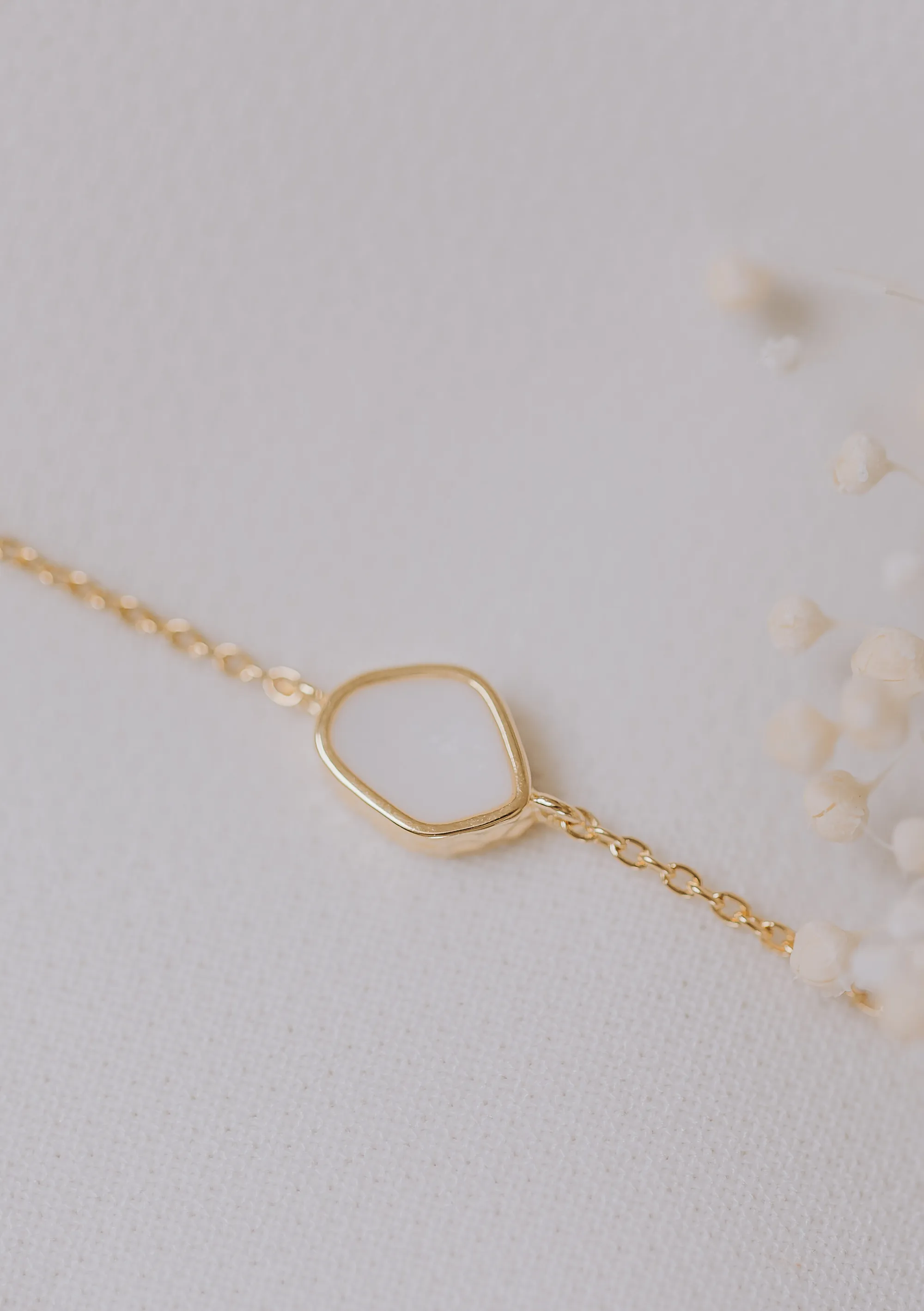 Moedermelk armband 'Memento' | Moedermelkjuweel met organische hanger als armband | gftd. jewelry
