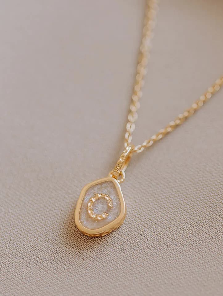 Asjuweel ketting 'Memento' met initiaal | As en letter verwerkt in hanger | gftd. jewelry