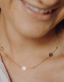 Gepersonaliseerde ketting 6 bedels initialen groot gezin gedragen geelgoud verguld gftd. jewelry