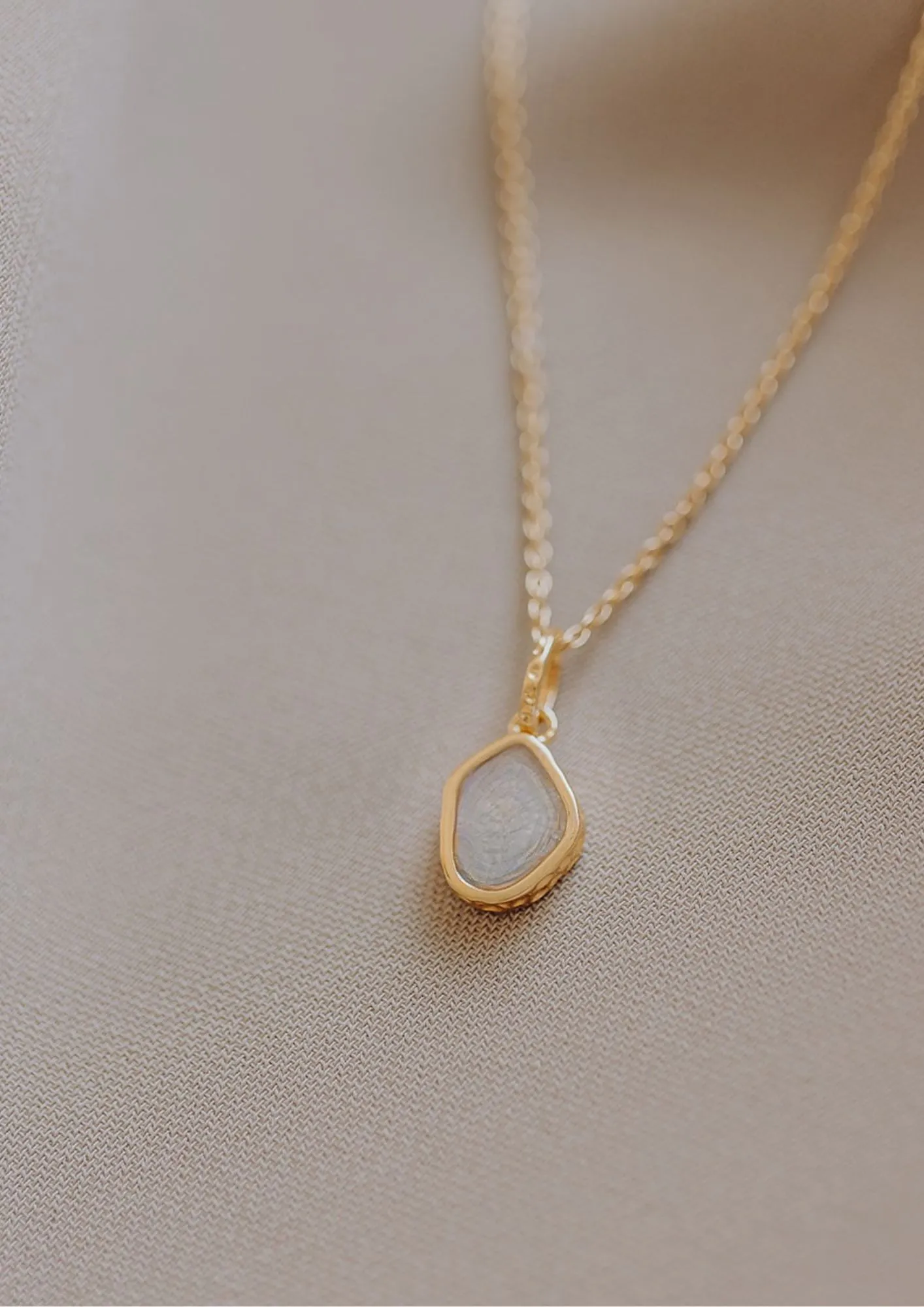 Asjuweel ketting 'Memento' | Organische hanger met as | gftd. jewelry