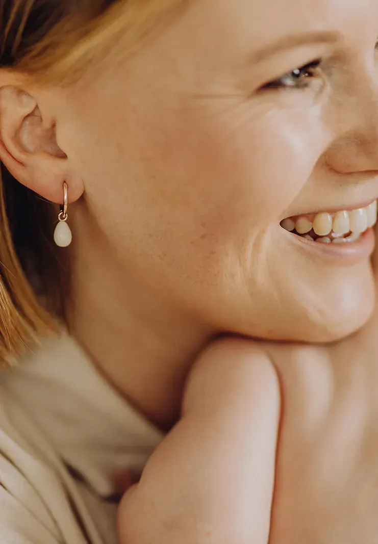 Moedermelk oorbellen 'Druppel' | Moedermelkjuweel omgevormd tot druppel herinneringssteen oorbellen | gftd. jewelry