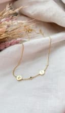 Ketting 4 bedels uitgefreesde letters handschriftlettertype gftd. jewelry